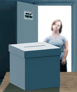 "Le interesa, nos avisa de los debates, se informa, le gusta ir a votar", dice la madre de Pamela.